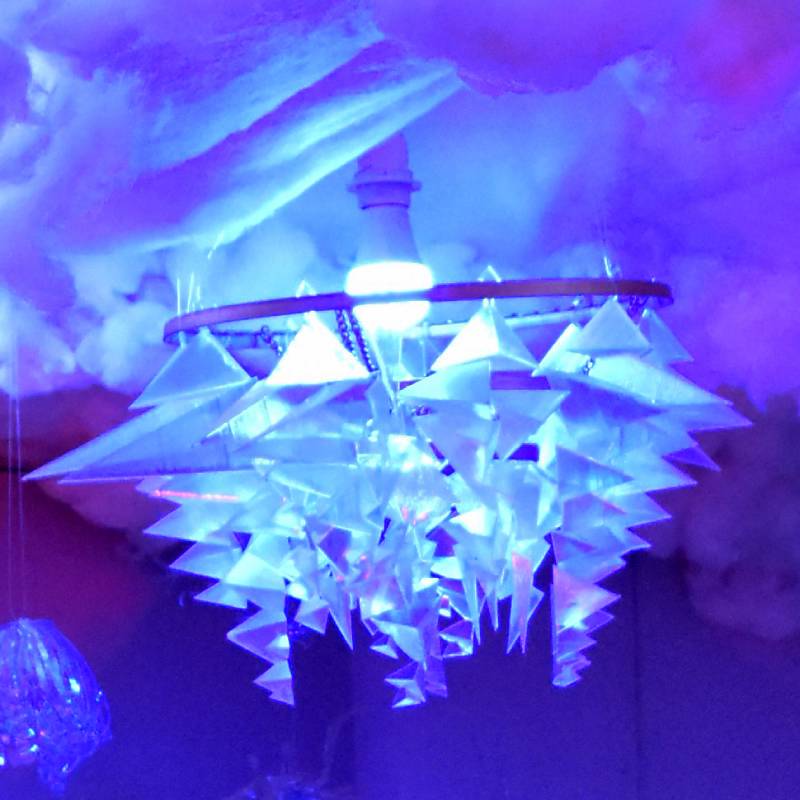 3D printed chandelier with geometric triangles