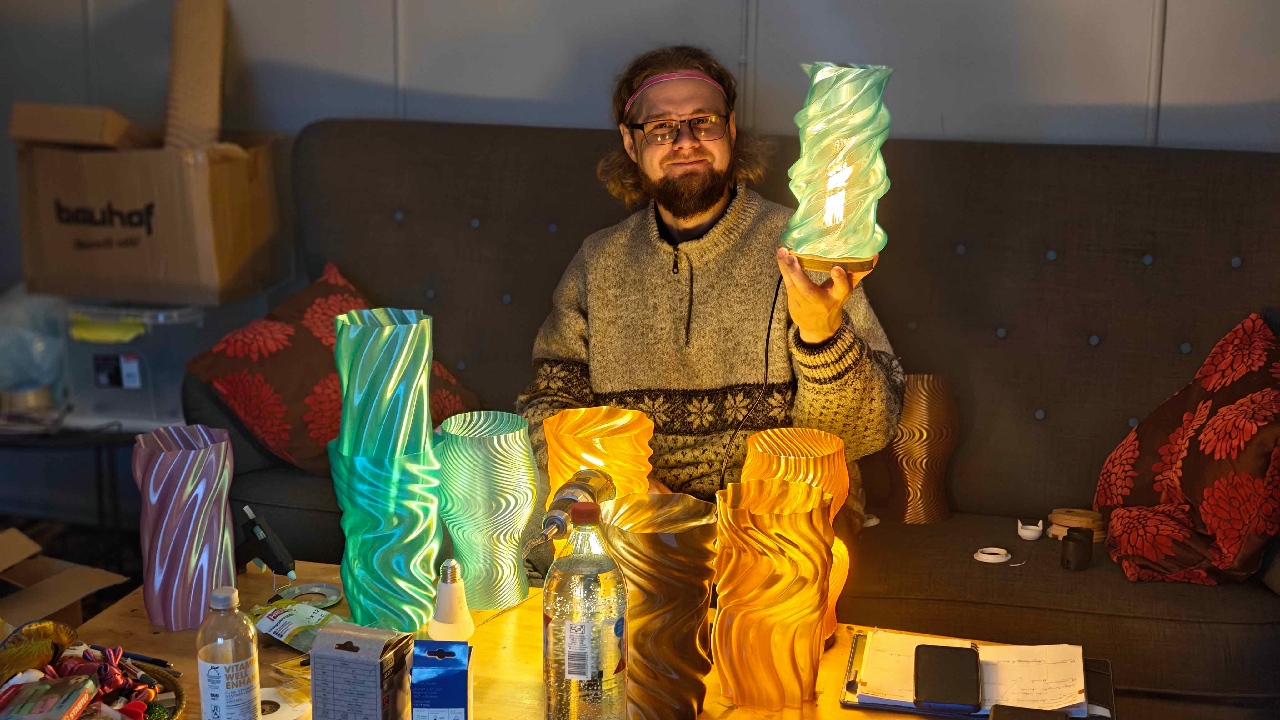 Trainee at a 3D printer